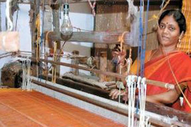 Govt to ‘reform’ handloom sector to attract youngsters