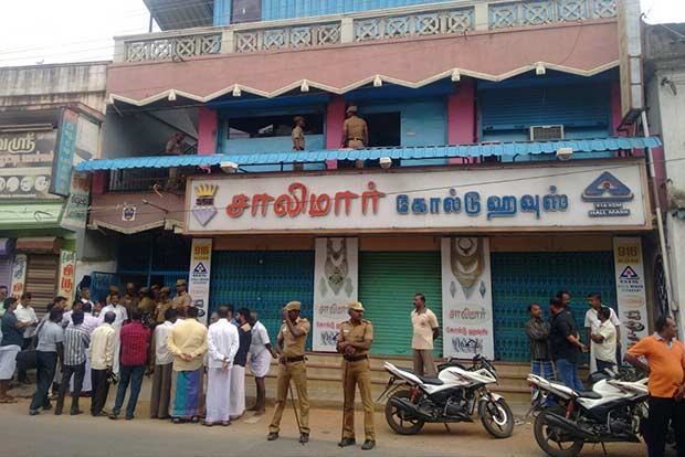 Staff held for heist in Nellai jewel shop