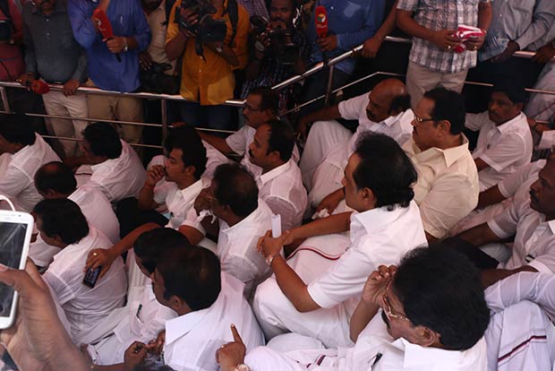 Karunanidhi consults leaders on strategy after filing of FIRs