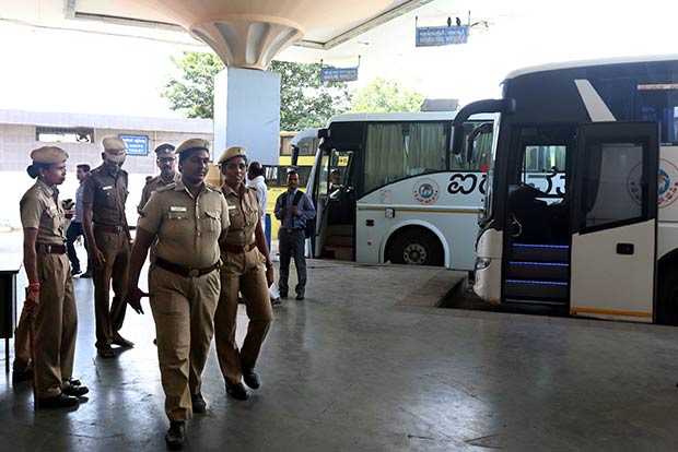 Row hits lorry, bus traffic from Tamil Nadu