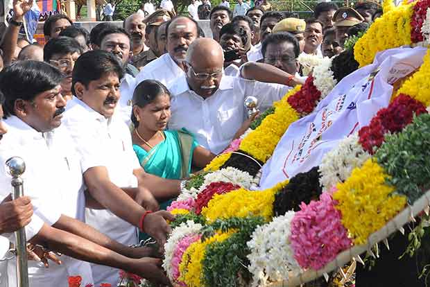 Politicos pay tribute to Immanuvel Sekar on death anniversary