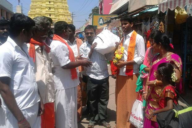 HMK pays respects to other state devotees HMK pays respects to other state devotees