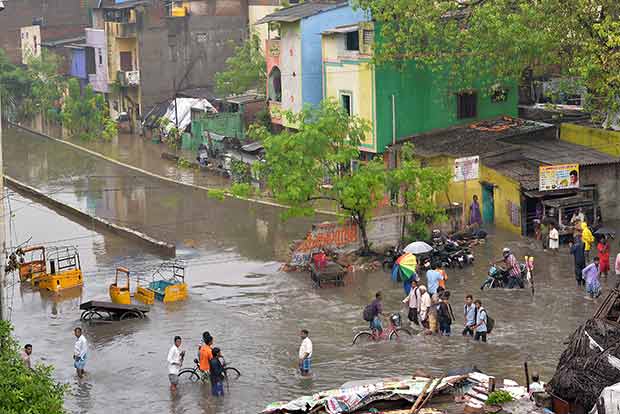 Activists prepare flood crisis kit