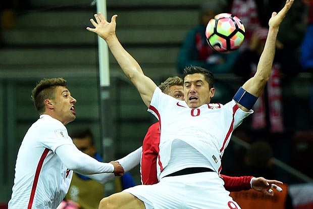 Lewandowski sizzles in Poland win