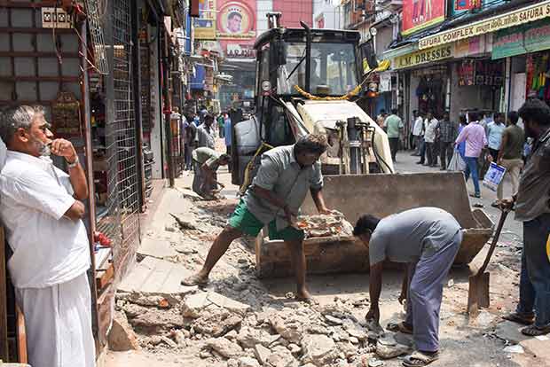 T Nagar hawkers back after 4 hours of eviction