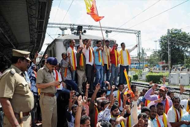 Cauvery: Opposition parties stage rail roko across Tamil Nadu Cauvery: Opposition parties stage rail roko across Tamil Nadu