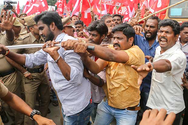 Cauvery stir halts trains on all routes in Tamil Nadu