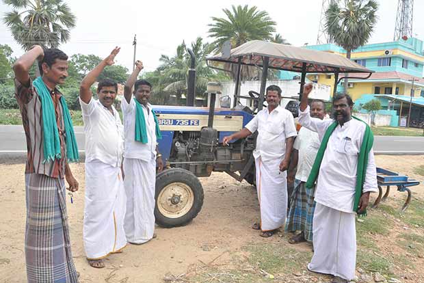 Ryots besiege police station to save tractor from being seized