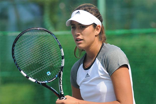Muguruza weathers Stosur challenge