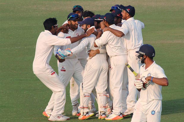 Gujarat chasing history against mighty Mumbai