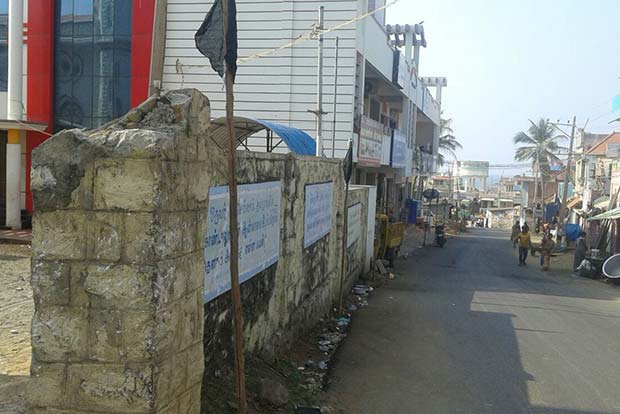Fishermen’s stir against Enayam port halts work