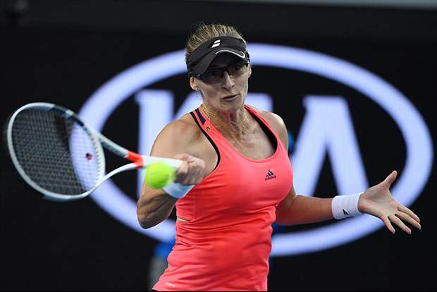 Radwanska dumped out of Open