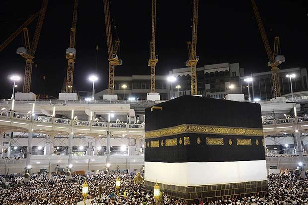 Man attempts self-immolation near holy Kaaba Man attempts self-immolation near holy Kaaba