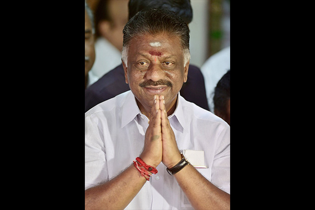 O Panneerselvam dares Sasikala to let MLAs go to constituencies