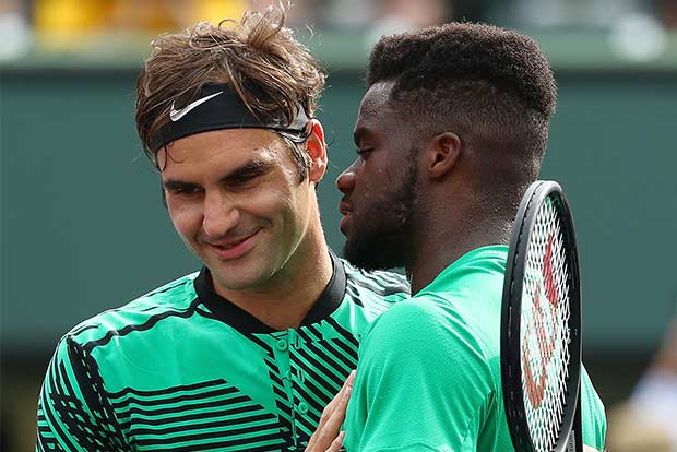 Federer wins Miami opener with ease