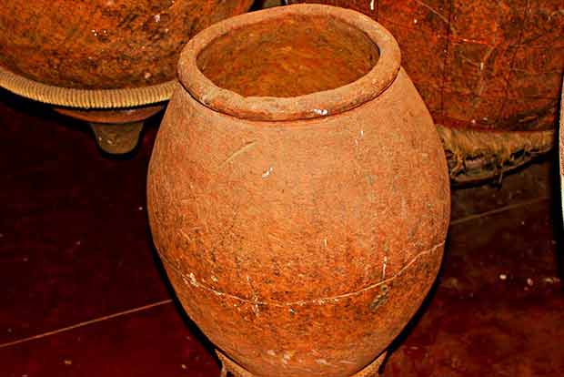 College students unearth burial urn at Thillaiyadi