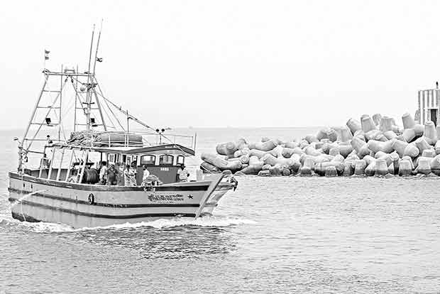 Get back our boats from Sri Lanka: Fishermen