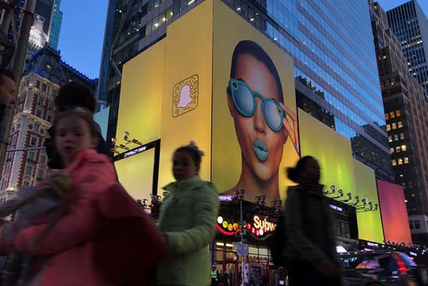 Snapchat stock falls as alleged CEO comments rile some on social media Snapchat stock falls as alleged CEO comments rile some on social media