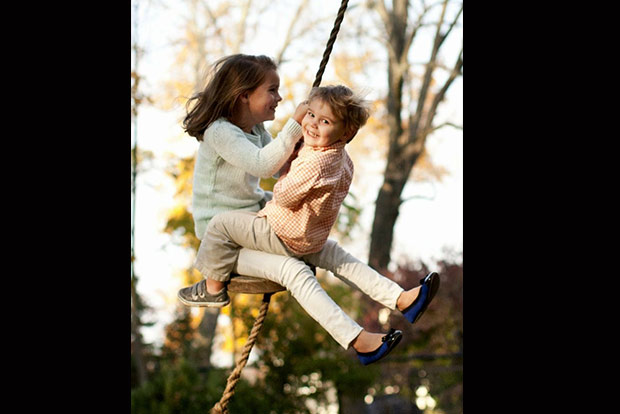 Science of Parenting: Playing on swings helps kids learn to cooperate with peers