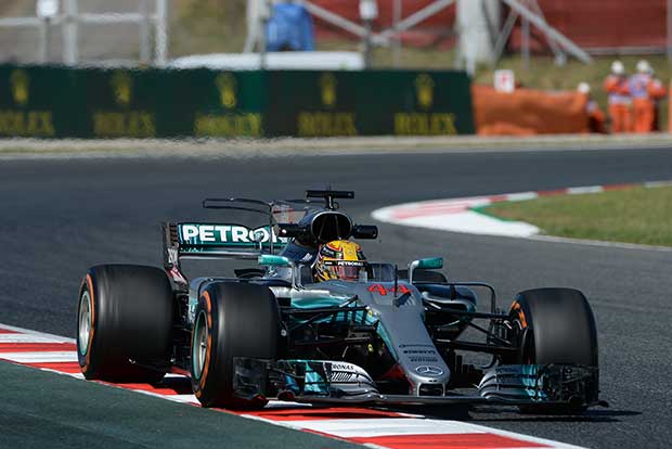 Hamilton pips Bottas to top Spanish GP practice