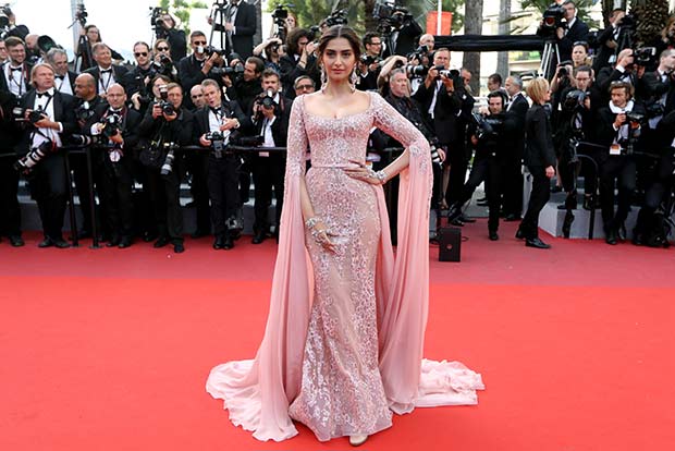Fashion queen Sonam looks resplendent on red carpet