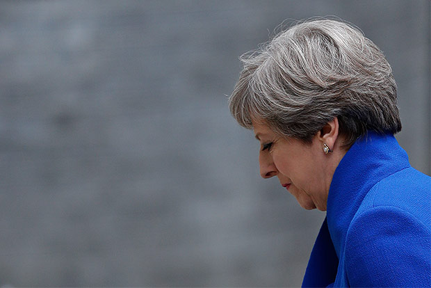 Theresa Mays two closest aides quit after election debacle