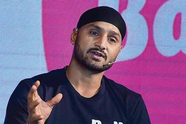 Expat pilot sends legal notice to Harbhajan, Jet Airways