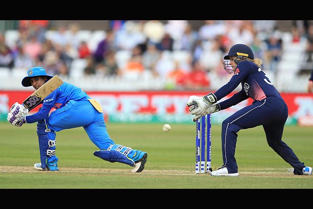 Mandhana, Raj guide India to 35-run win over England
