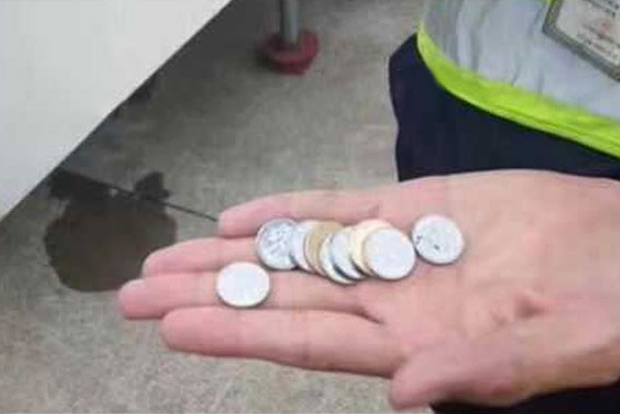 80-year-old Chinese passenger throws coins into plane engine for good luck 80-year-old Chinese passenger throws coins into plane engine for good luck