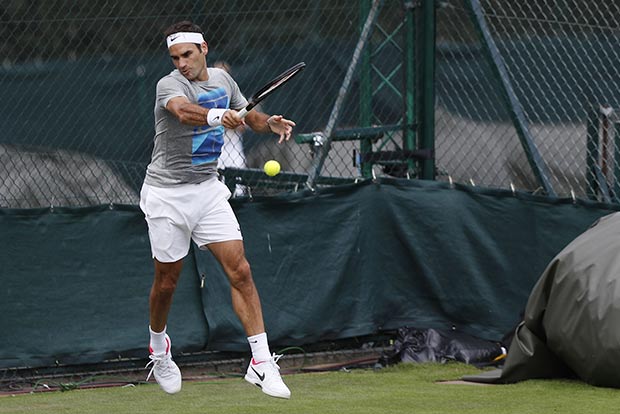 Federer poised for record SW19 triumph