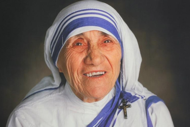 St Teresa’s famed blue-border sari is a trademark