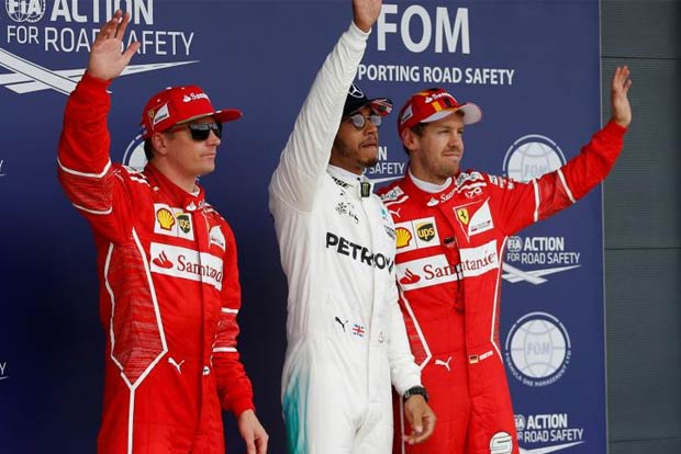 Hamilton blasts to British Grand Prix pole