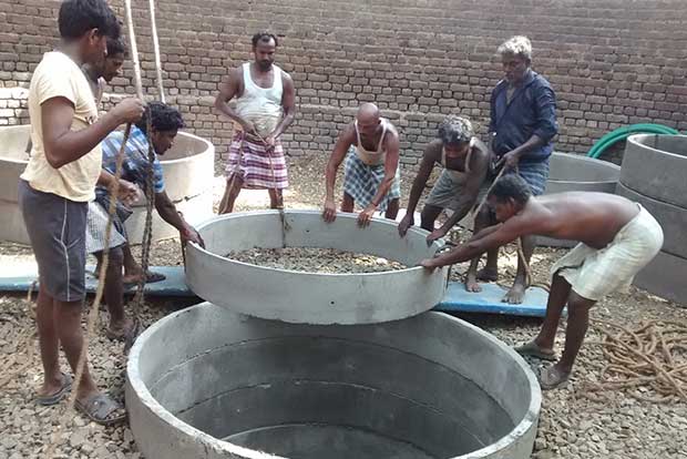 Back to traditional ways, residents set up open wells in city