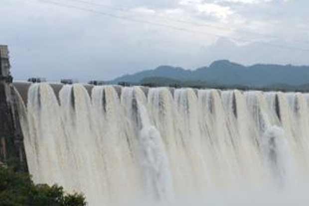 Narmada water on rise but dam oustees stay put in Madhya Pradesh