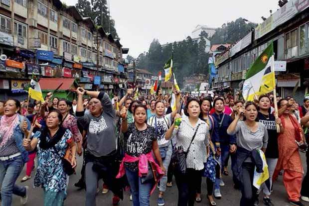 Pro-Gorkhaland agitators burn food-laden truck, loot money