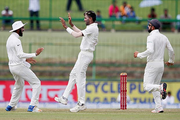 Sri Lanka staring at massive defeat, series whitewash