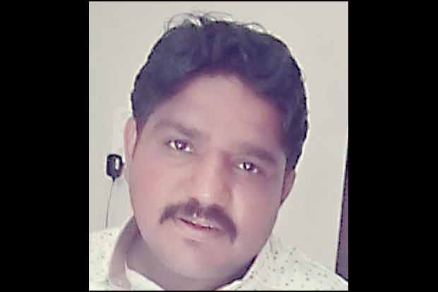 Man rescues wife, kids; perishes in burning car