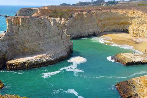 A tech billionaire blocks public beach access, court forced him to open it A tech billionaire blocks public beach access, court forced him to open it