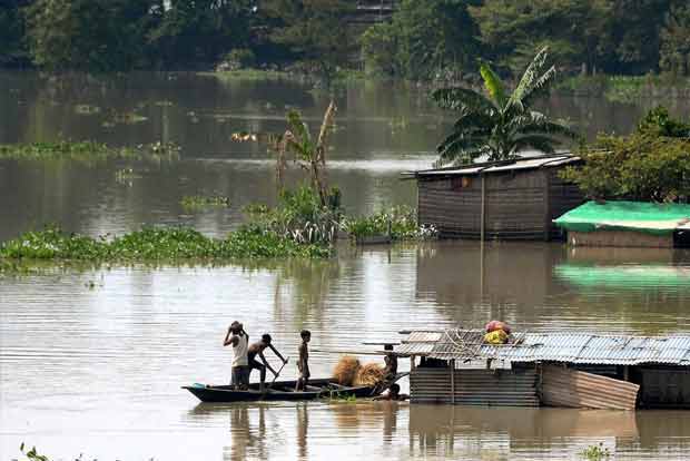 Floods claim 53 more lives in Assam, Bihar, West Bengal