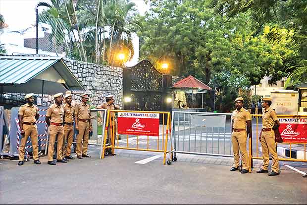Mixed response from O Panneerselvam’s faction