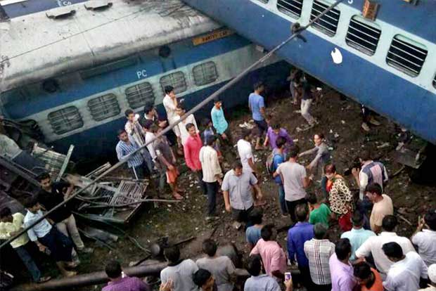 12 dead, 60 wounded as 14 coaches of Utkal Express derails in Uttar Pradesh