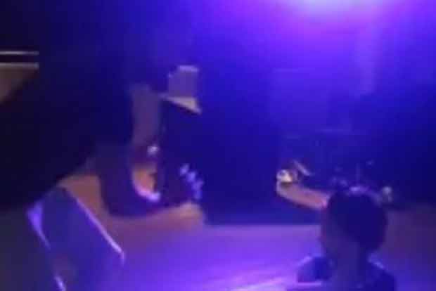 Virat Kohli takes to dance floor with Mohammed Shami’s daughter Virat Kohli takes to dance floor with Mohammed Shami’s daughter
