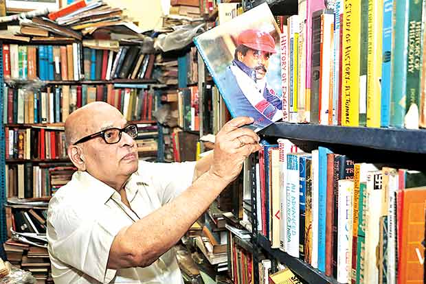 Octogenarian’s rare nook for city bookworms