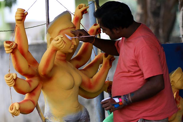Bengali sculptors flock to Chennai to uphold Durga Pujo family legacy
