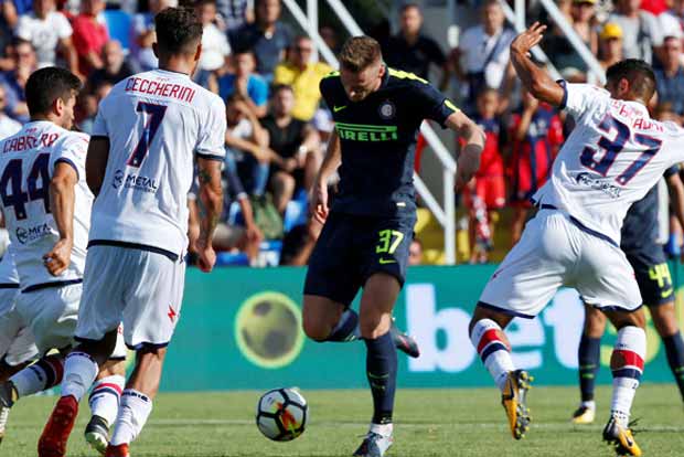 Inter score two late goals to maintain perfect start