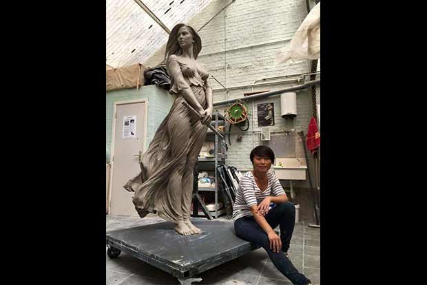 Artist creates bronze sculptures of women inspired by Renaissance Artist creates bronze sculptures of women inspired by Renaissance