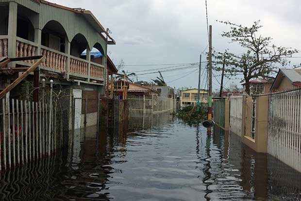 Power blackout leaves Puerto Rico isolated and paralyzed in darkness