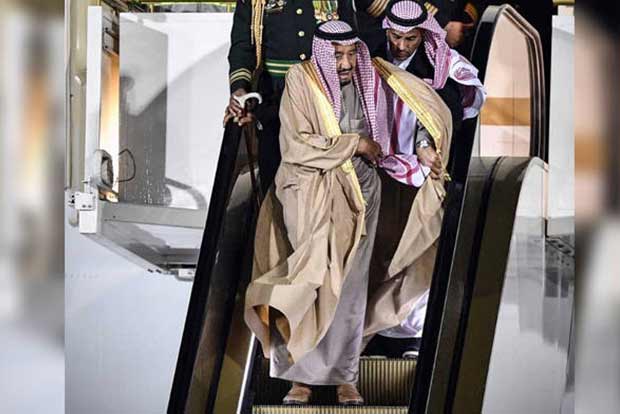 Saudi royal gets stuck in gold escalator; mocked on Twitter Saudi royal gets stuck in gold escalator; mocked on Twitter