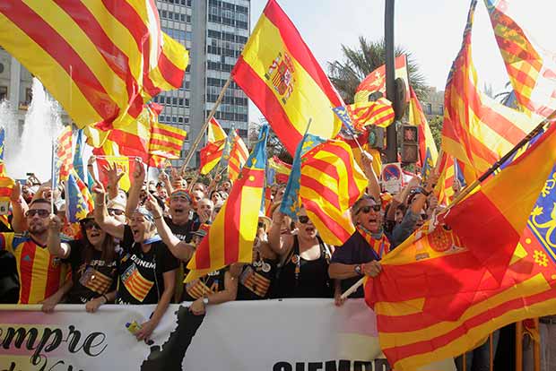 Spain warns it will act if Catalonia declares independence