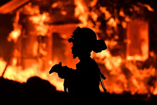 11 dead, thousands homeless as wildfires torch California wine country